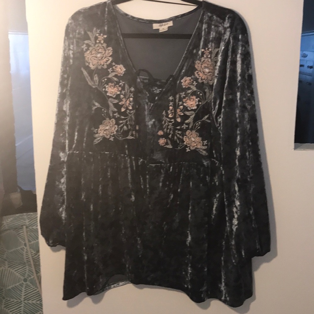 Believer blouse with embroidery